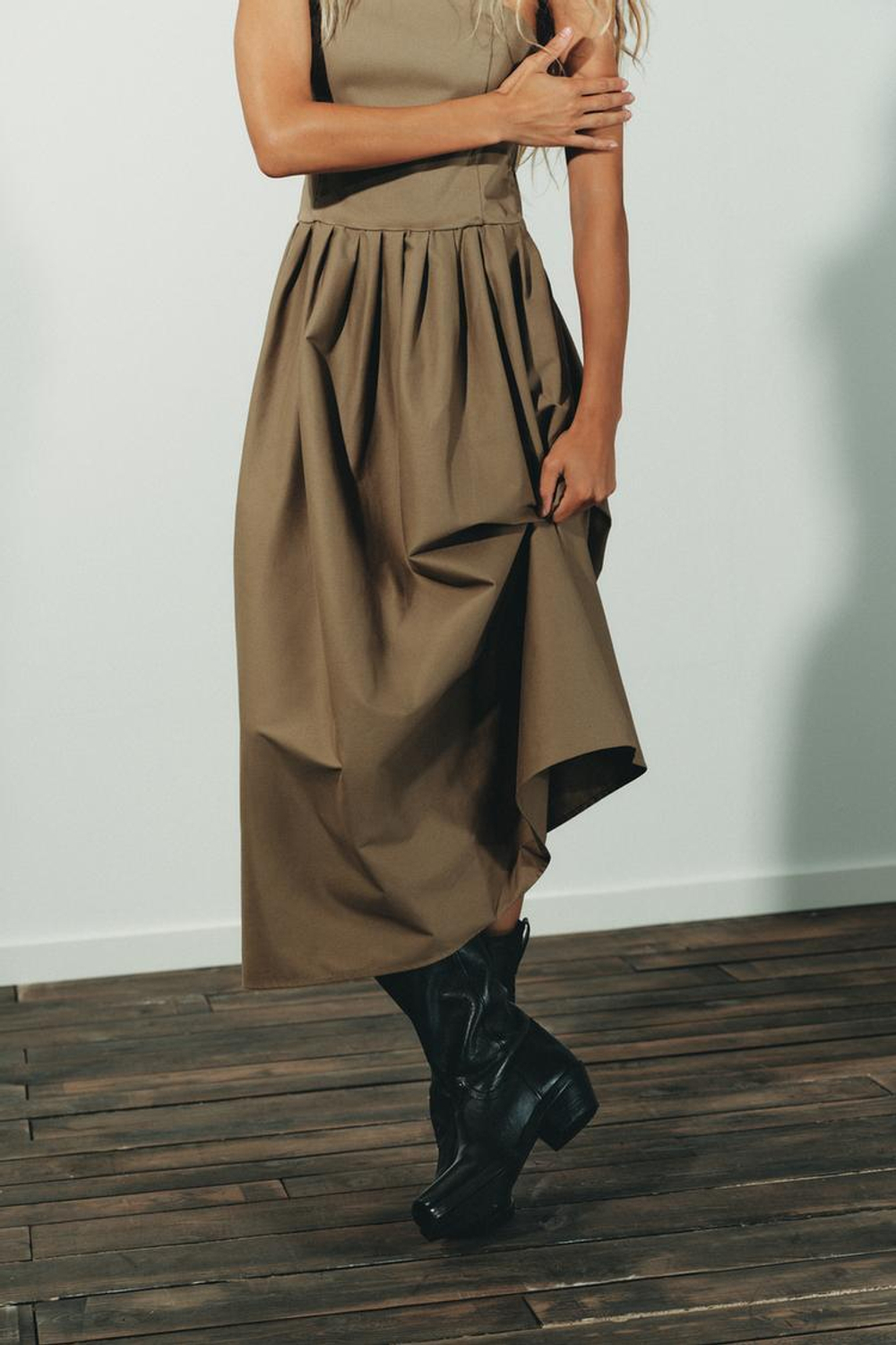 ZARA ПЛАТЬЕ-МИДИ БЕЗ БРЕТЕЛЕЙ, ХАКИ