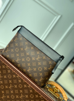 Louis Vuitton Pochette Voyage Souple