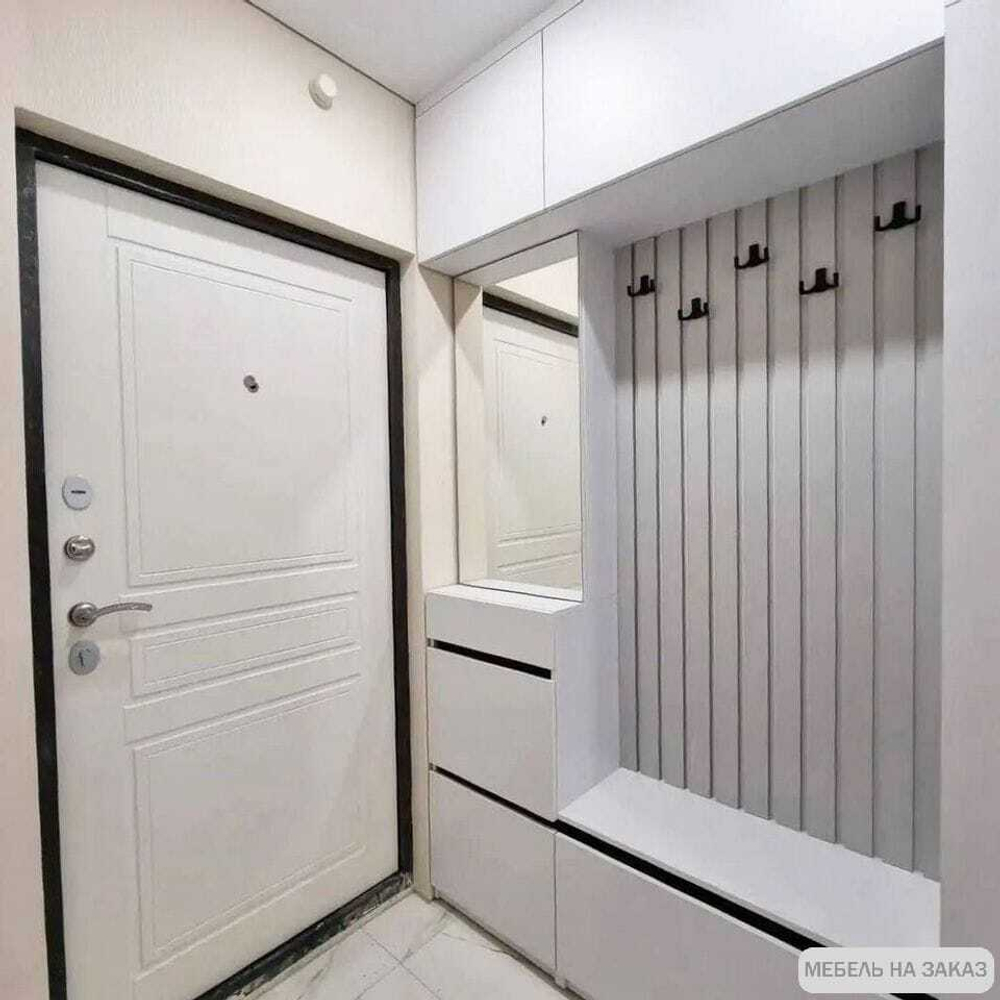 Распашной шкаф в прихожую