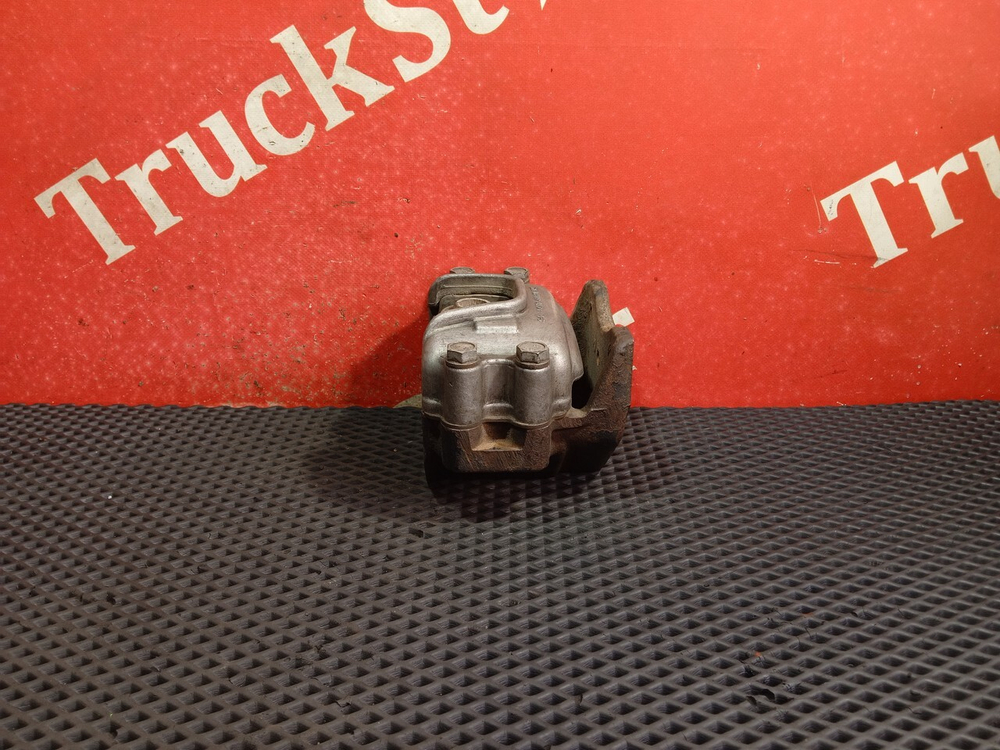 Подушка двигателя задняя 2017 г.