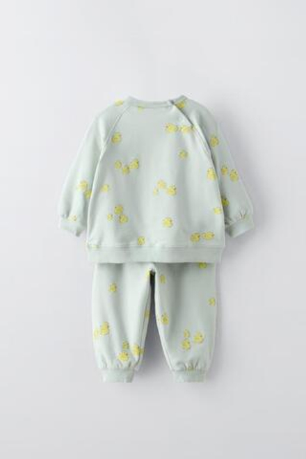 ZARA КОМПЛЕКТ ИЗ ТОЛСТОВКИ И БРЮК С ПРИНТОМ, ГОЛУБОЙ