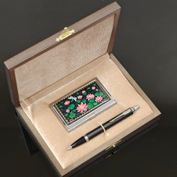 Набор подарочный "Лотосы" визитница персональная с ручной росписью и ручка Parker