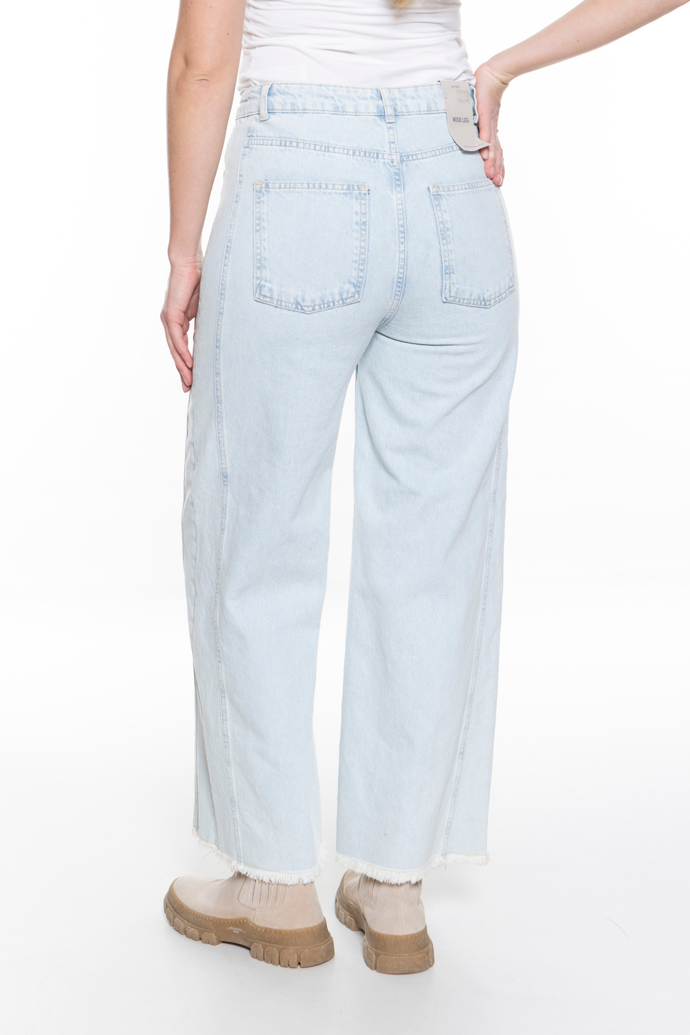 ДЖИНСЫ С ШИРОКИМИ ШТАНИНАМИ