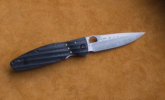 Складной нож Mcusta Oda Nobunaga SPG2 blade black mikarta handle MC-0181G c клинком из стали SPG2 San Mai, рукоять микарта