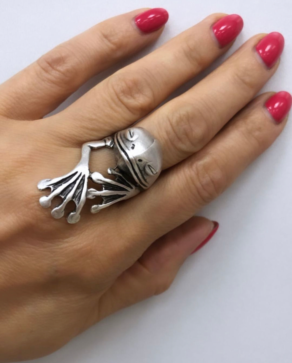 Кольцо безразмерное из бижутерного сплава. Покрытие серебро.