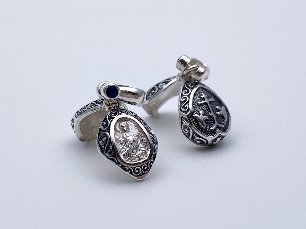 Ладанка из серебра/Чернение/С подвижным ухом/Со вставкой из красных фиантов/Ангел