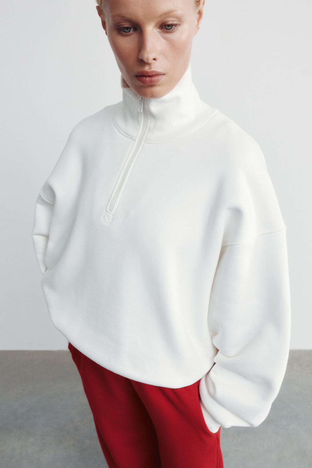 Свитшот на короткой молнии Белый