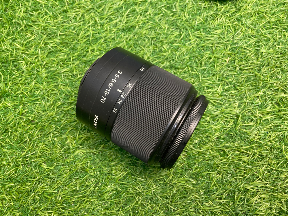 Sony DT 18-70mm 3.5-5.6