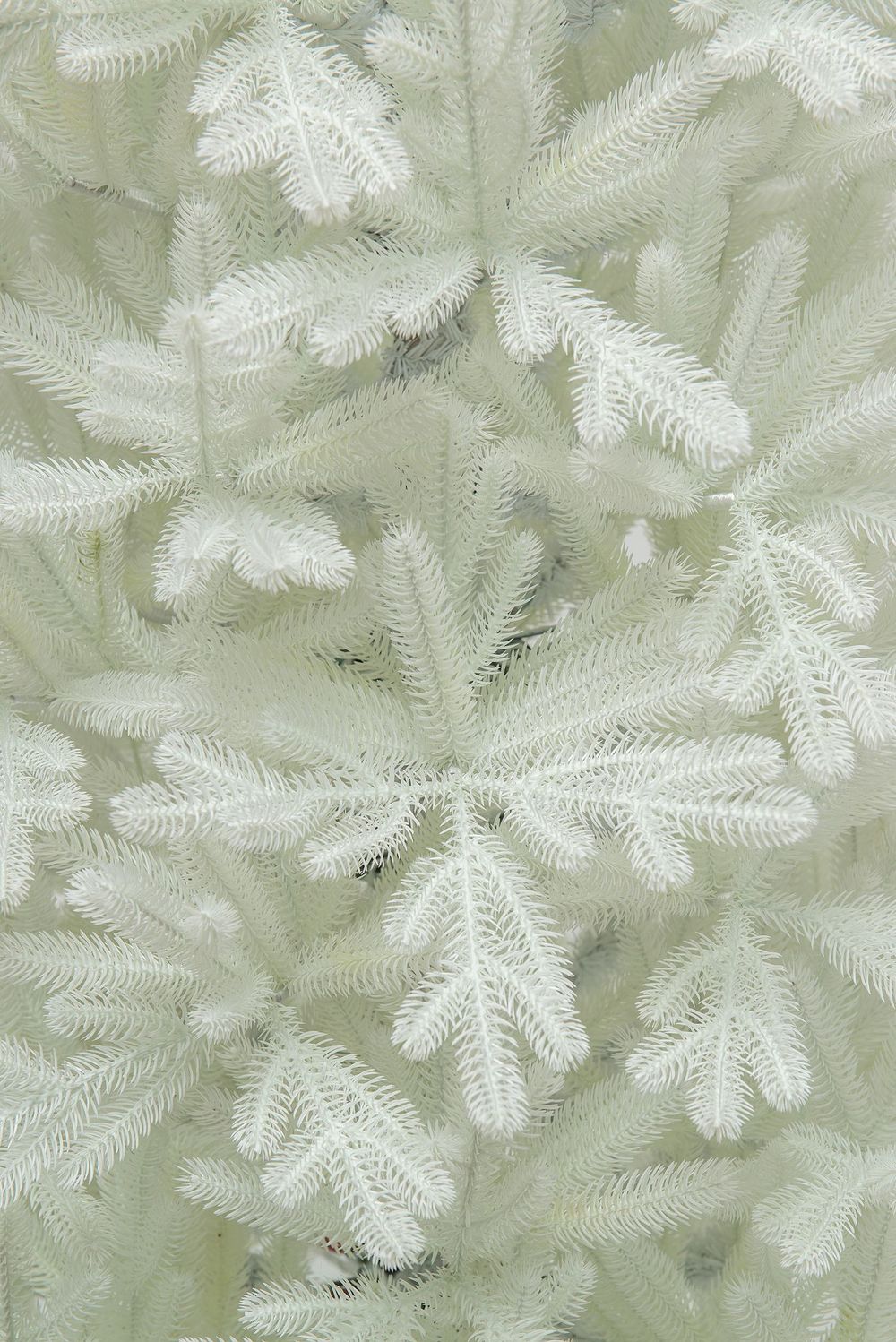 Белая ель искусственная «Астрид» (Литая белая хвоя) 240 см / 2,4 м