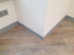 Плинтус ХДФ Doellken Cubu Flex Life 1246 серебро платинум 40x13х2500 мм