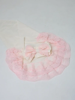 Кружевной уголок и бант на выписку