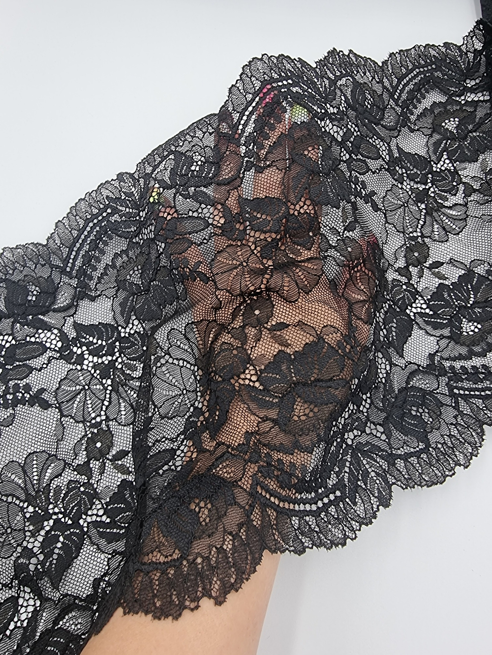 Кружево эластичное черное с зеленоватым отливом КС83 (23 см)