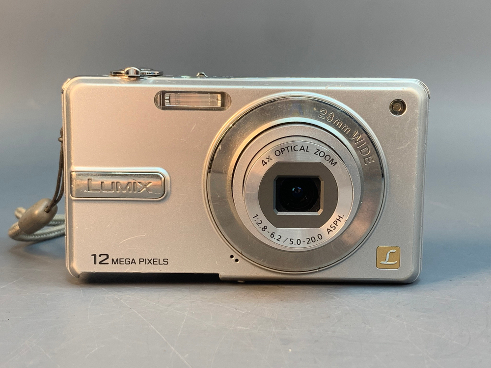 Panasonic Lumix DMC-F3 Отсутствует задняя крышка