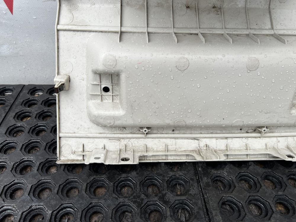 Бардачок вещевой левый 2023г