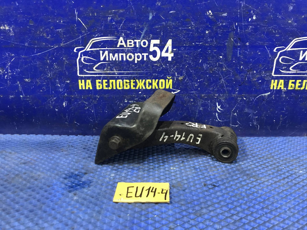 Рычаг передний правый NISSAN BLUEBIRD 1997