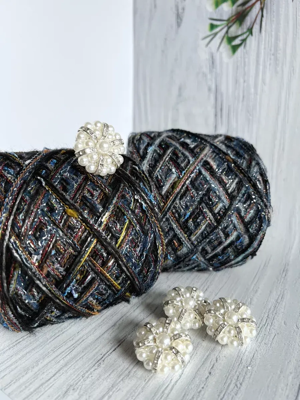 Большая пуговица-брошь с бисером жемчугом и стразами 3 шт