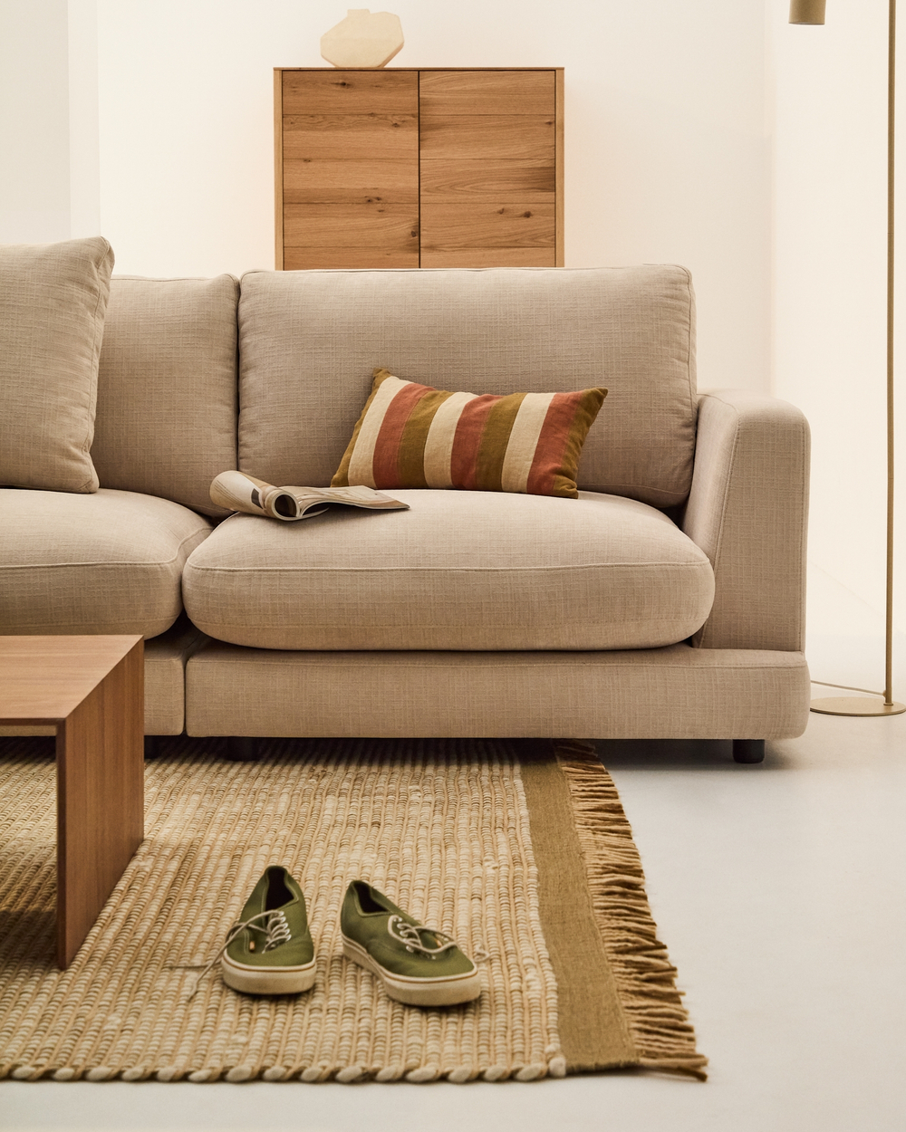 Диван Gala 4-местный из бежевого шенилла