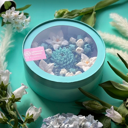 Съедобный букет в зимней палитре — это воплощение изящества и вкуса.