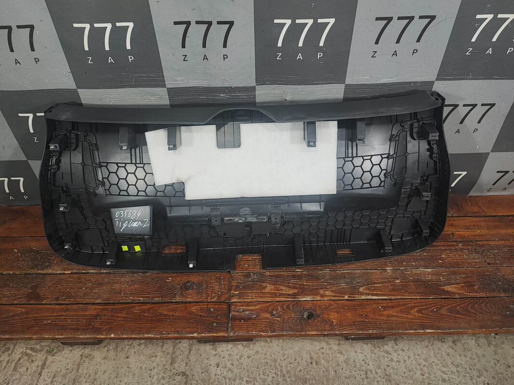 Обшивка крышки багажника Volkswagen Tiguan 2 16-нв Б/У Оригинал 5NA867601E