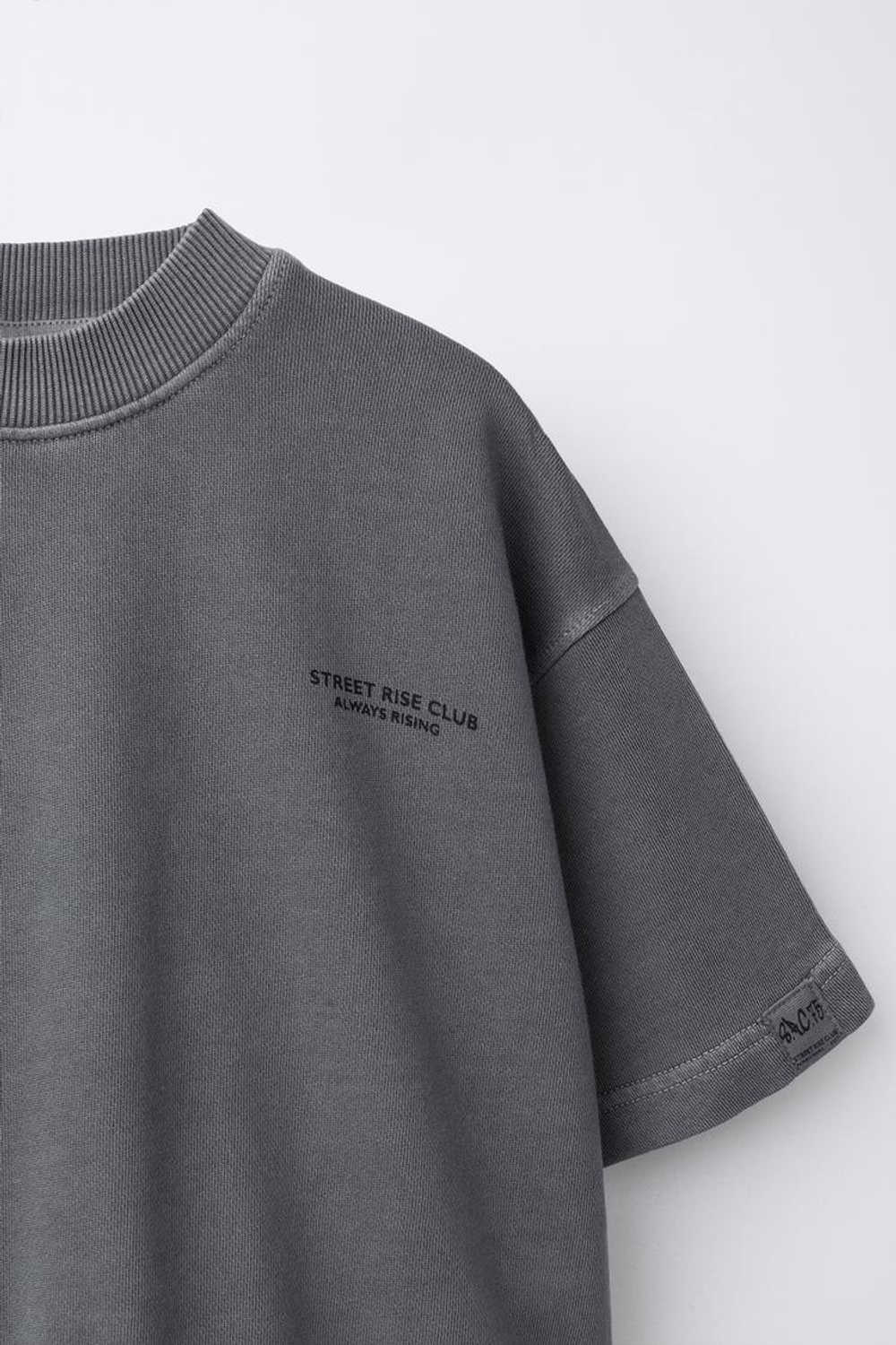 ZARA КОМПЛЕКТ ИЗ ТОЛСТОВКИ С КОРОТКИМИ РУКАВАМИ И ШОРТОВ-КАРГО, АНТРАЦИТОВО-СЕРЫЙ