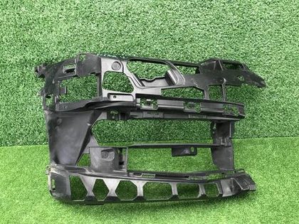 Кронштейн переднего бампера BMW 5er G30 (17-20)