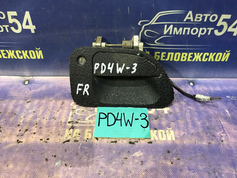 Ручка двери передней правой внешняя MITSUBISHI DELICA 1994-1997