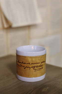 Кружка малая фарфоровая без ручки c берестой и с цитатами Лермонтова. Lermontov forever.