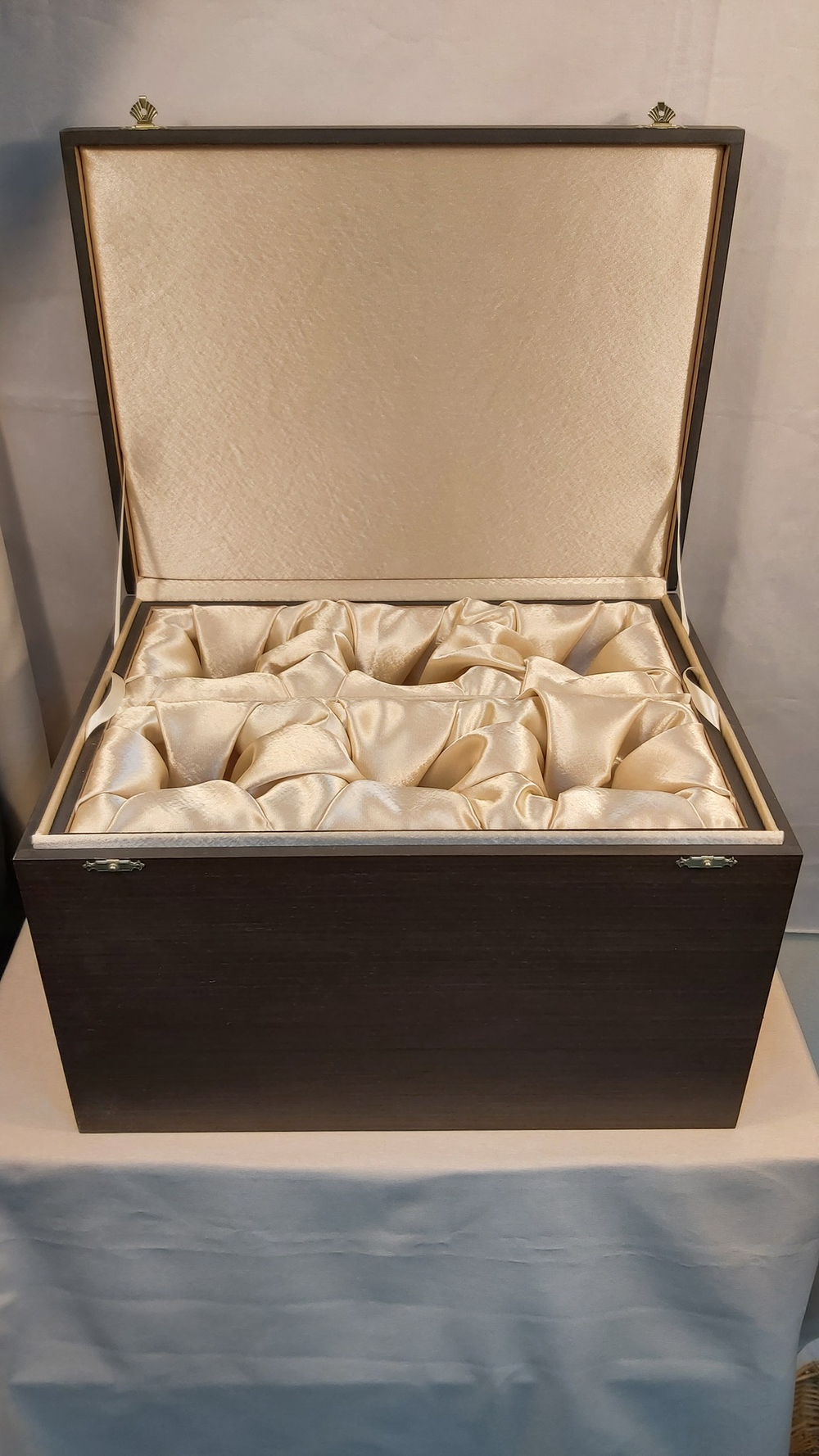 Футляр подарочный/ для хранения из шпона венге  для 12 елочных шаров