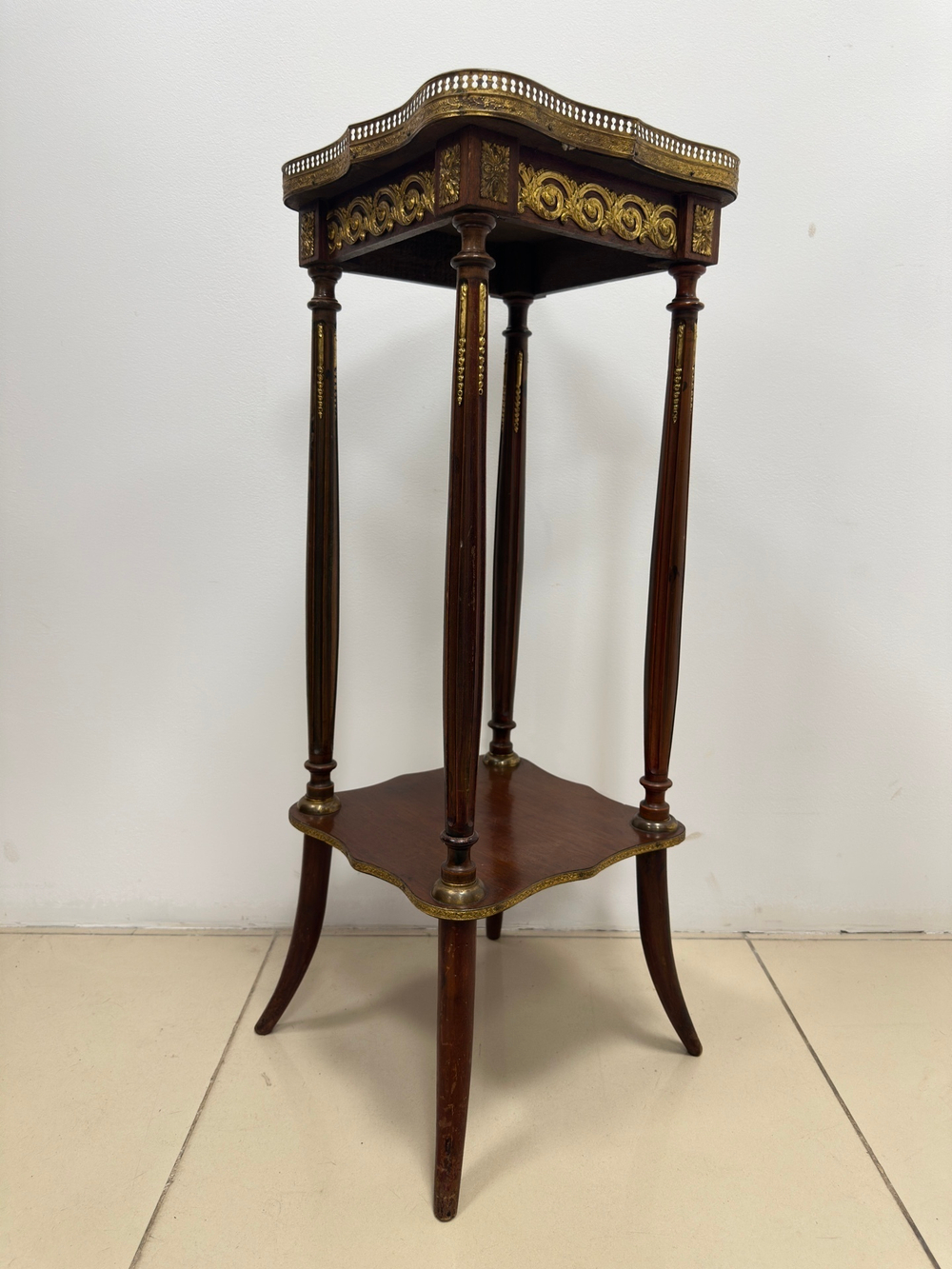 Антикварный столик-жардиньерка в стиле Людовика XVI