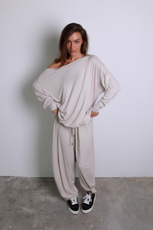 Костюм трикотажный бежевый