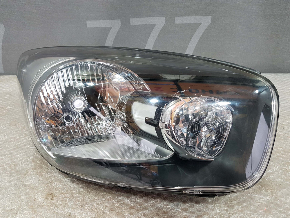 Фара правая галоген Kia Picanto 2 (TA) 11-17 Б/У Оригинал 921021Y000