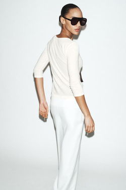 ZARA ФУТБОЛКА ИЗ ЛЬНА С ЭФФЕКТОМ ПОТЕРТОСТИ, ЖЕЛТОВАТО-БЕЛЫЙ