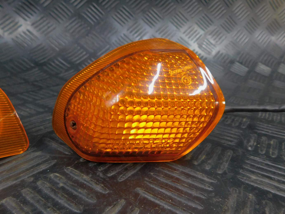 Поворотники задние Kawasaki ZZR 400 98 053050