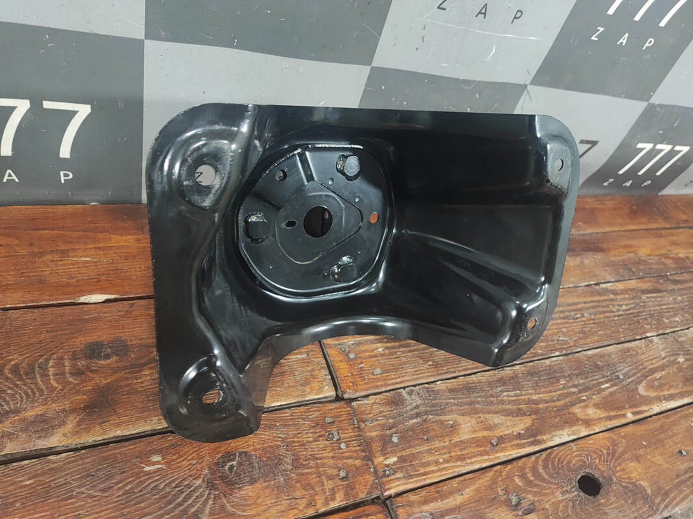 Кронштейн запасного колеса Tank 300 21-нв Б/У Оригинал 6309100XKV19C