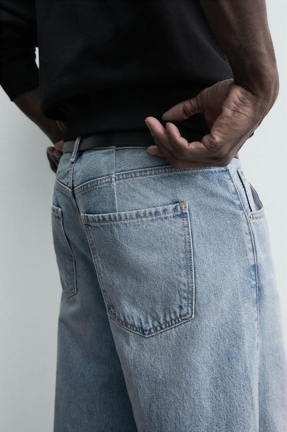 ZARA ДЖИНСЫ RELAXED BARREL FIT С ЗАЩИПАМИ, ГОЛУБОЙ