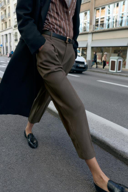 ZARA БРЮКИ С ЗАЩИПАМИ И РЕМНЕМ, СЕРО-КОРИЧНЕВЫЙ