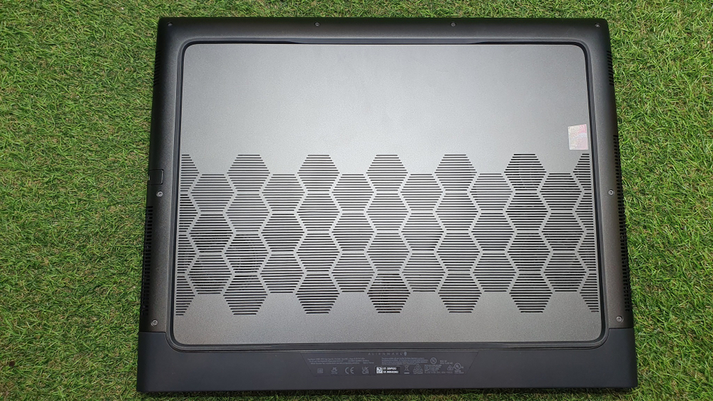 Игровой Alienware Ryzen 9/32Gb/RTX 4070 8Gb/480Hz/M18 R1 AWM18-A145BLK-PUS/Windows 11