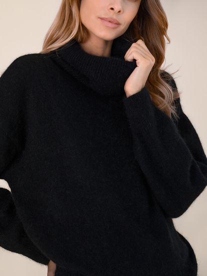 Женский свитер черного цвета из ангоры - фото 3