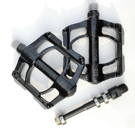 Педали алюминевые, 3 промподшипника,размер (95*95), вес : 470 гр. Цвет: черные