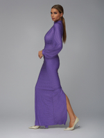 Женское платье макси фиолетовое с кристаллами и вырезом