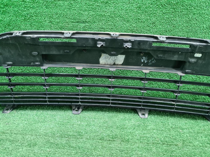 Решетка переднего бампера Toyota Camry xv70 20-нв