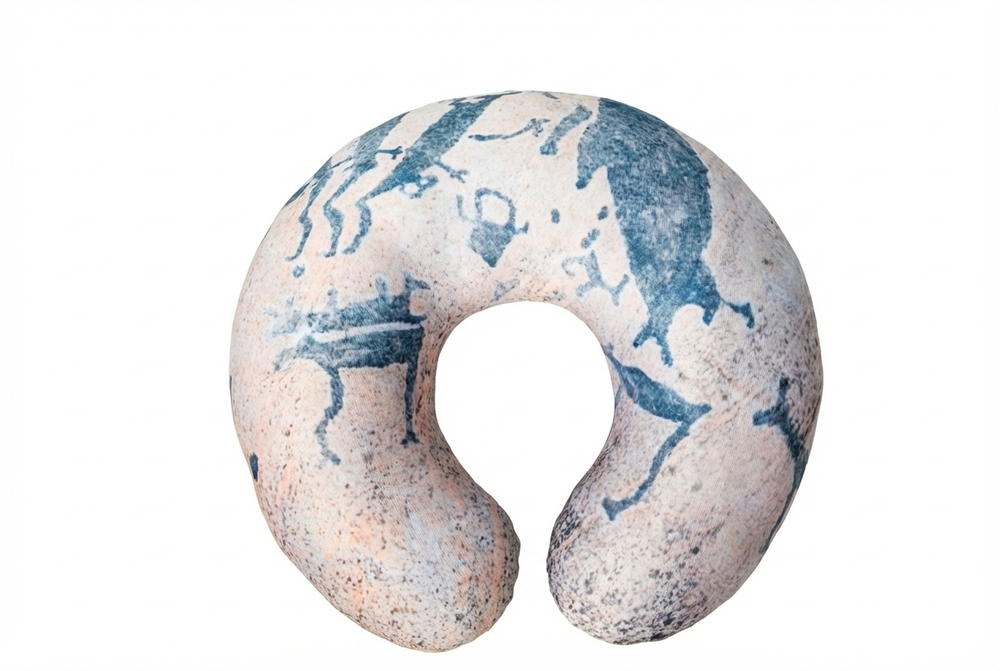 Подушка для путешествий «Петроглифы Карелии»