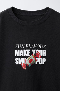 ZARA ФУТБОЛКА С ПРИНТОМ «ВИШНИ И КОНФЕТЫ», ЧЕРНЫЙ