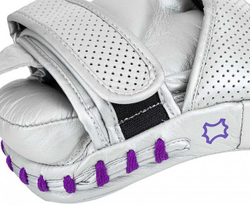 Лапы Clinch Undefeated Russian Team серебристые C164RT