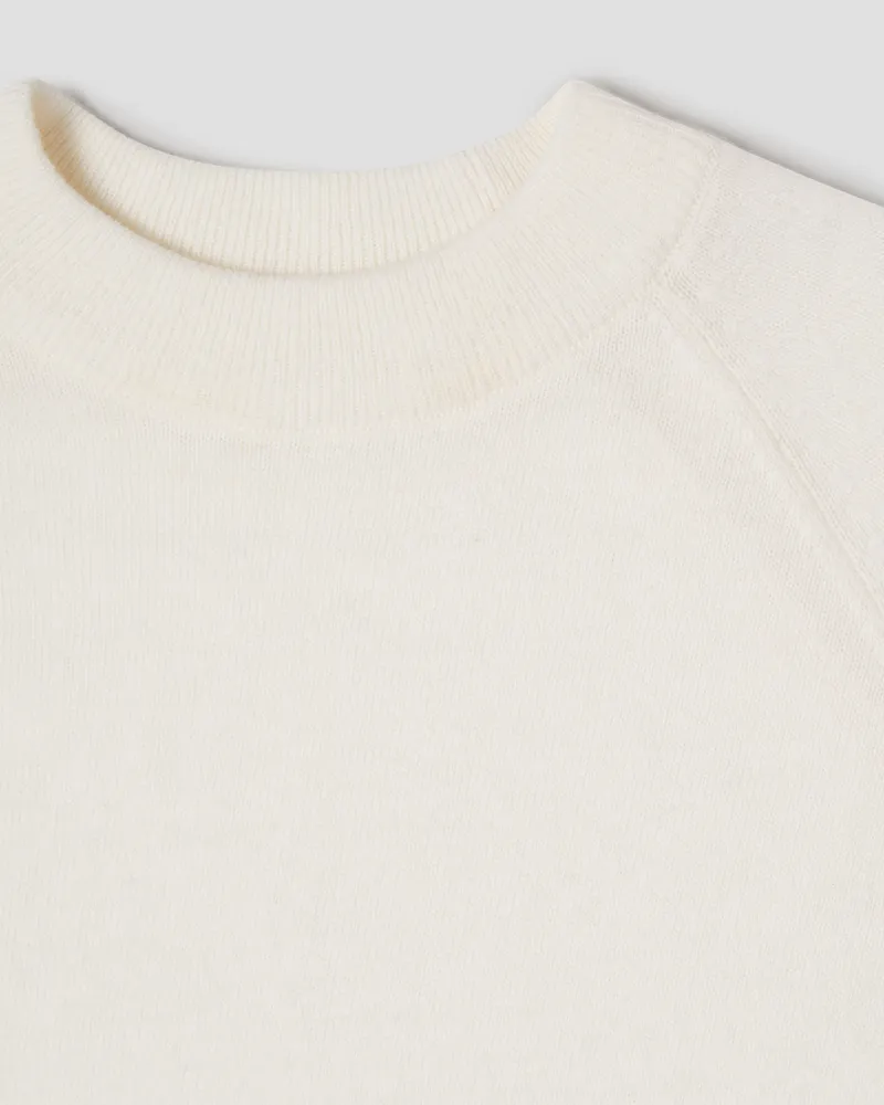 Молочный шерстяной джемпер из шерсти укороченный