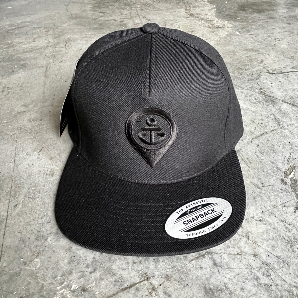 Кепка snapback черная Якорь