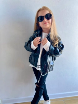 Бомбер из экокожи оверсайз