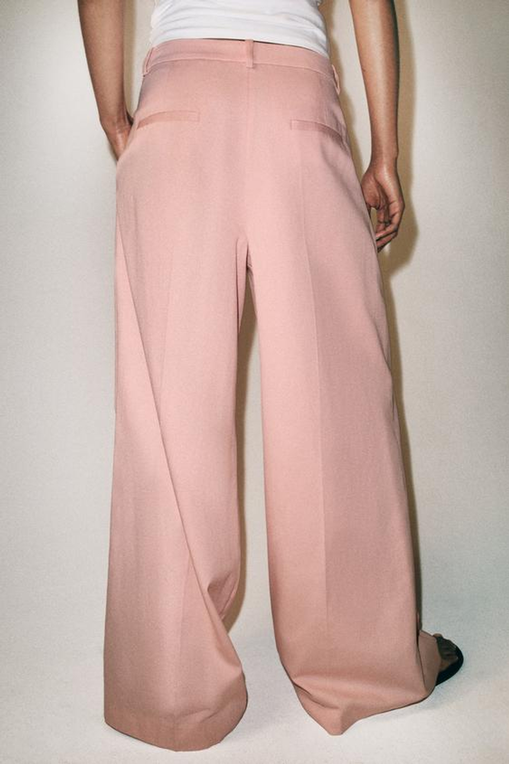 ZARA БРЮКИ WIDE-LEG С ЗАЩИПАМИ — ZW COLLECTION, ПАСТЕЛЬНО-РОЗОВЫЙ