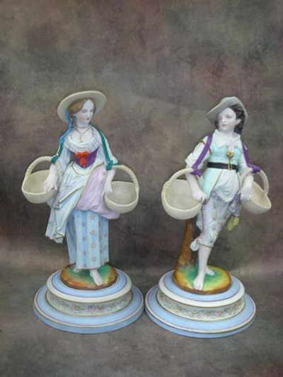 Статуэтка. Фарфор. Пара с корзинами. Франция