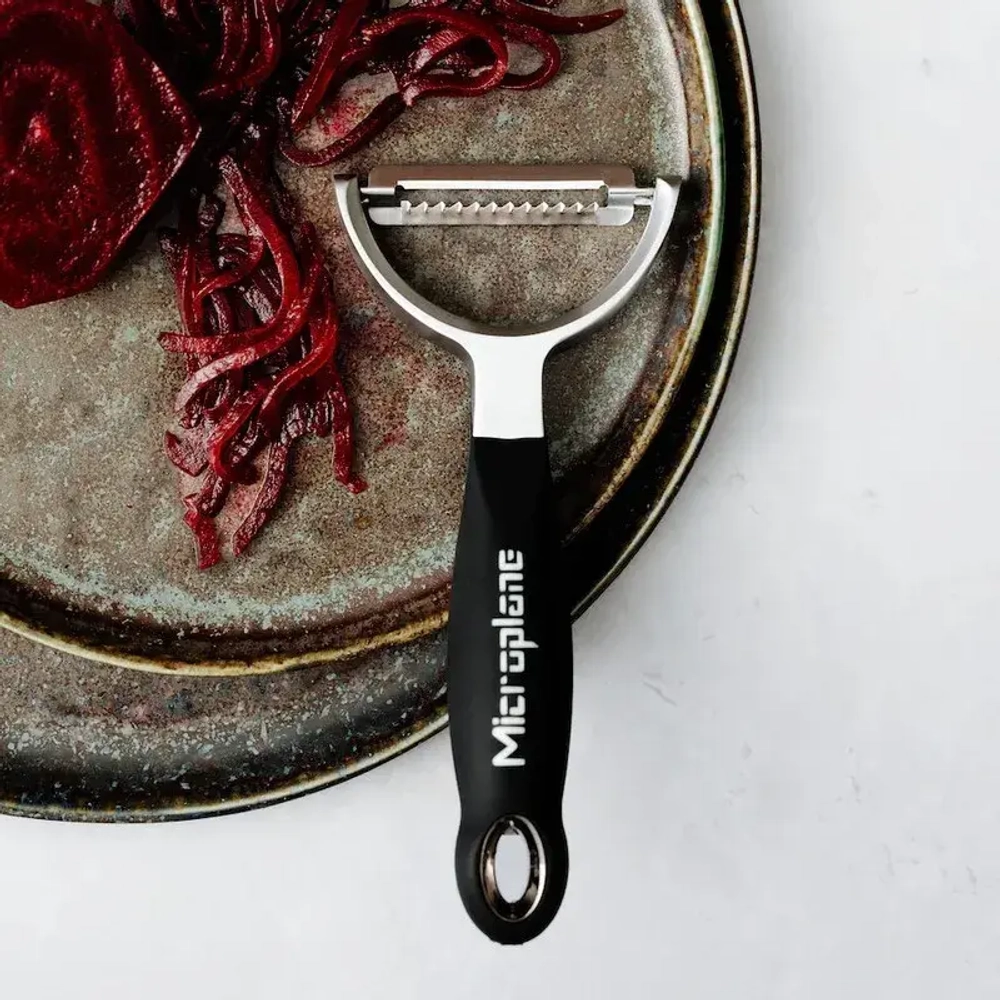 Microplane Горизонтальная овощечистка Y julienne черная